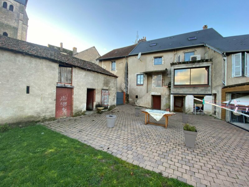 Spacieuse maison de ville - Ouzouer-Sur-Trézée à vendre