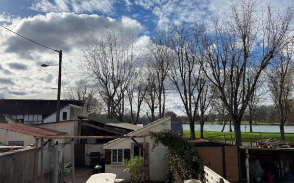 Maison de village avec vue sur étang - COULLONS 45720 à vendre