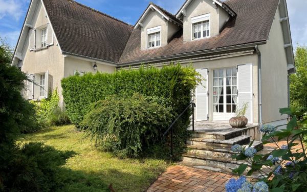 Maison familiale avec jardin arboré - GIEN 45500 à vendre
