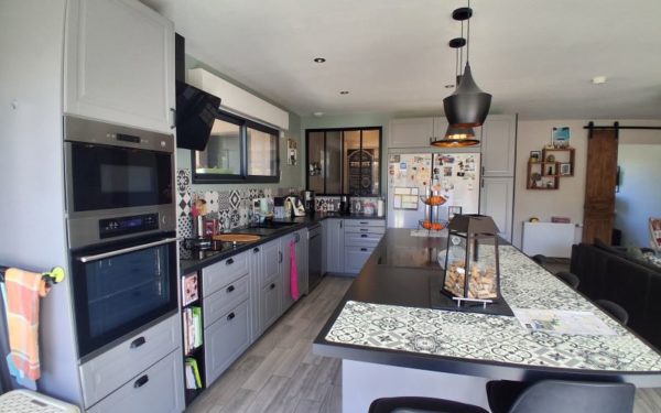 Maison de plain-pied 4 chambres avec jardin et piscine 45250 à vendre