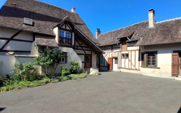 Ensemble de 2 maisons de bourg à vendre PIERREFITTE ES BOIS 45360