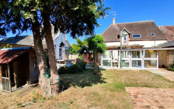 Maison de village avec garage et dépendances La Buissière 45230 à vendre