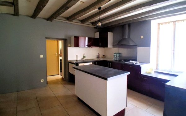 Maison de village avec jardin - 4 chambres Saint Brisson 45500 à vendre